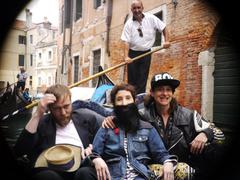 Peaches and Jesper are on a boat, who stays afloat?